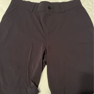 Men’s Under Armour golf shorts sz 34